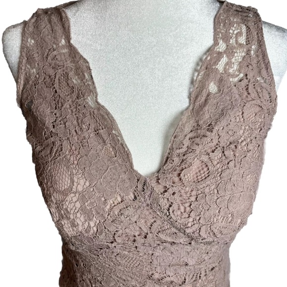 BCBGMAXAZRIA Lace Sheath Dress Sz 2 Taupe Nude Elegant Cocktail sexy - Picture 4 of 12